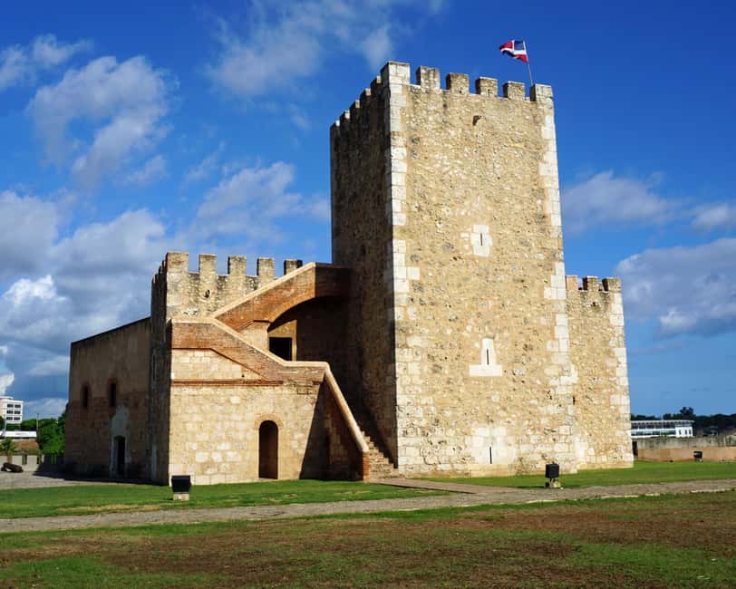 Colonial Zone: Historical Tour with a visit to the Columbus Lighthouse and Tres Ojos Park - Museums, forts, and the Craft Market