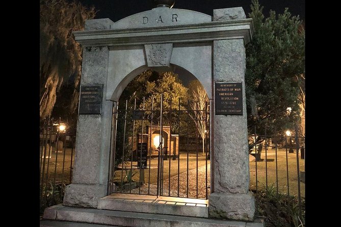 Creepy Crawl Night-Time Haunted Pub Walking Tour of Savannah's Historic District - Savannah’s squares and haunted streets