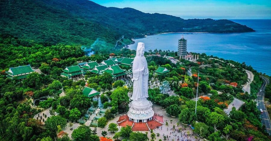 Da Nang: Lady Buddha, Marble Mountains, Hoi An Ancient Town - Vietnamese dinner and the return to Da Nang