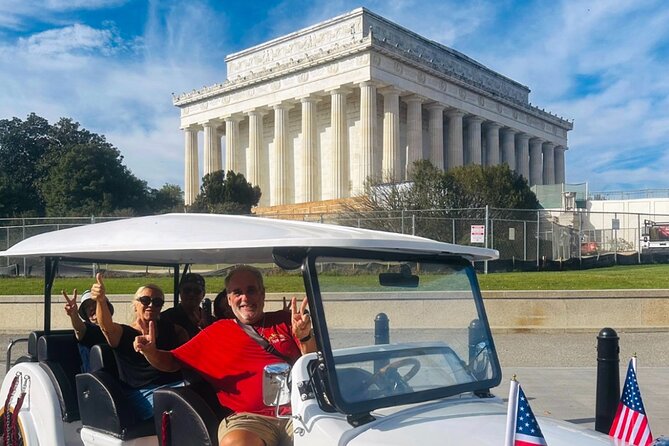 DC Monuments & History Guided E-Cart Tour-Blankets - The guide can turn a route into a real tour
