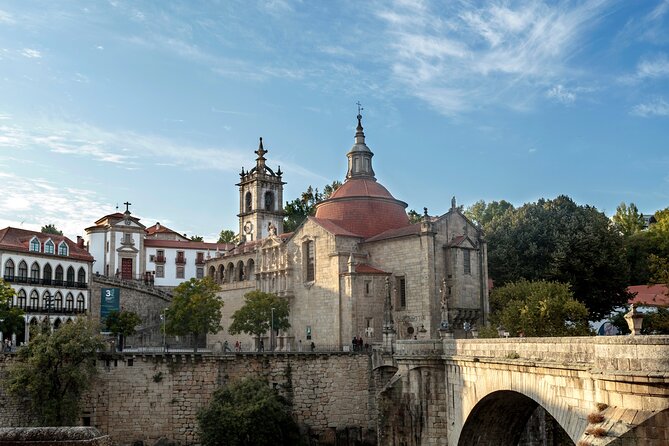 Douro Valley: Historical Sites, Wine Experience, Lunch & Cruise - Amarante: a gentle first stop beside the Tâmega