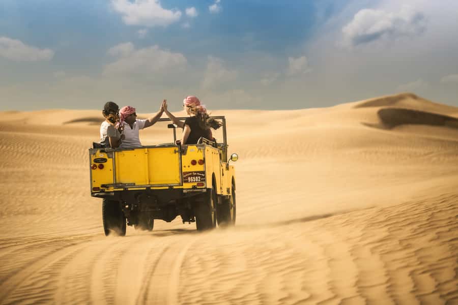 Dubai: Heritage Safari in Vintage Land Rover with Dinner - Who should book this desert experience