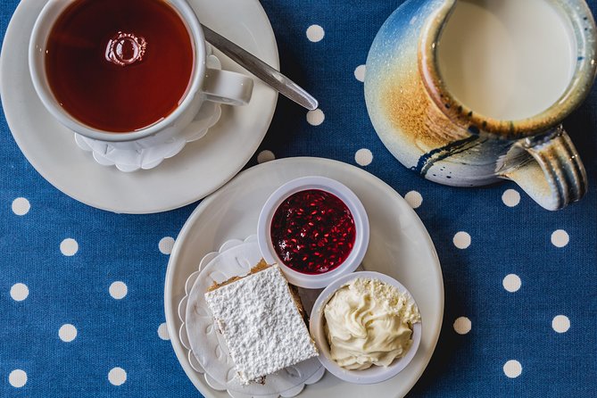 Dublin Historical Centre Food Tour with 8 Food Tastings & Drinks - Warm sausage rolls and a secret bite on Essex Street