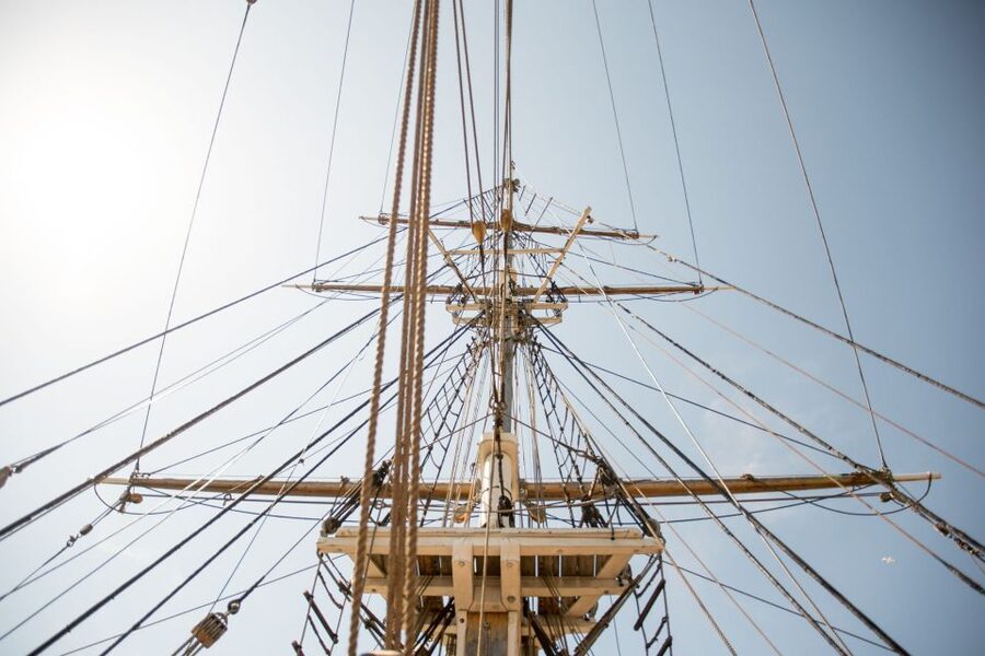 Dublin: Jeanie Johnston Tall Ship Irish Famine History Tour - Starting above deck with masts and dock views