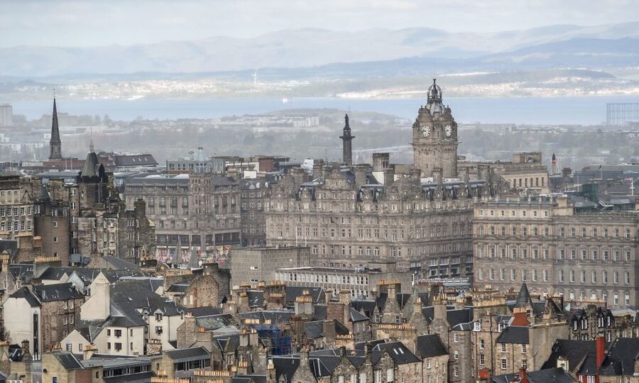 Edinburgh: 3-Hour Historical Walking Tour in Italian - Grassmarket and the city’s darker side