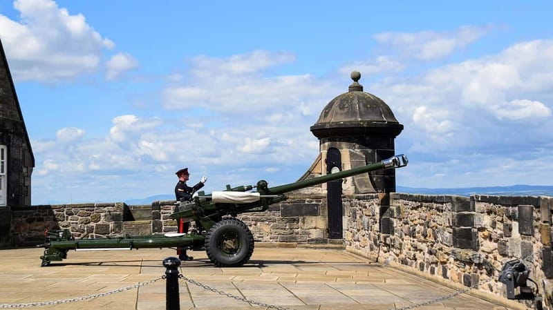 Edinburgh: Edinburgh Castle Guided History Tour with Tickets - Hospital Square and the castle’s military side