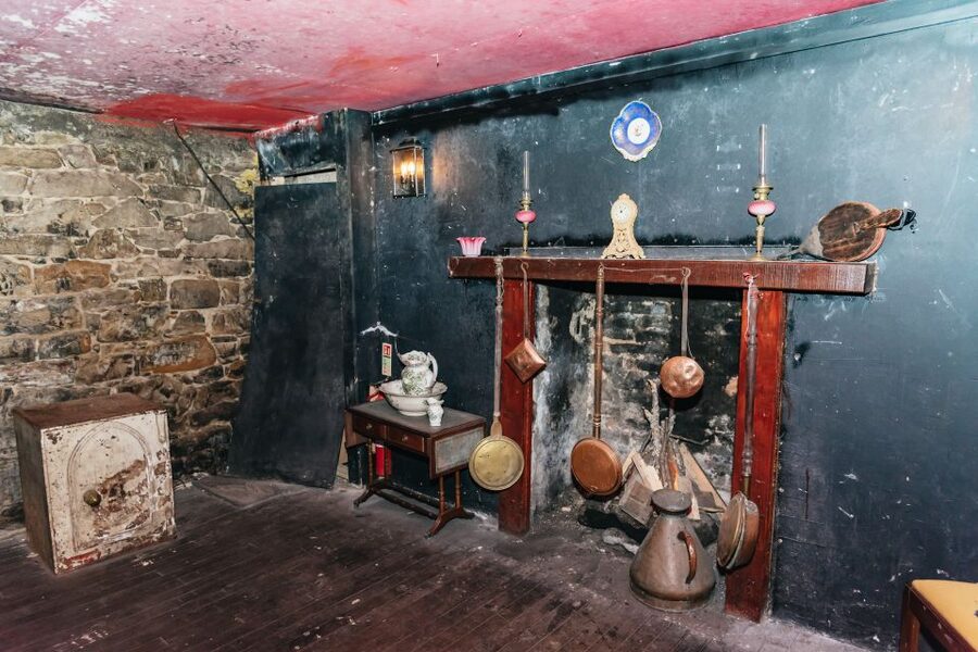 Edinburgh: Old Town and Underground Historical Tour - Is the $27 price worth it?