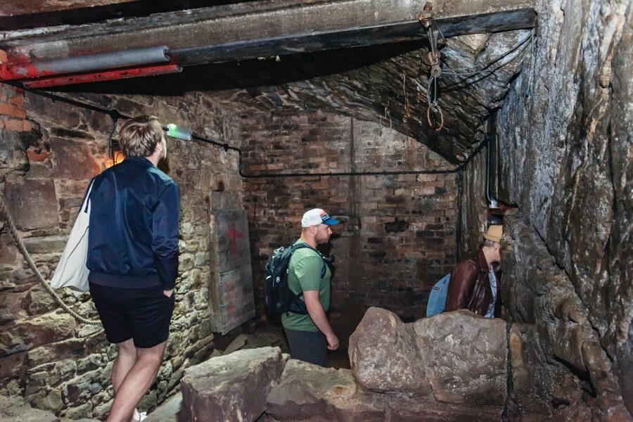 Edinburgh: Old Town and Underground Historical Tour - Crime, Burke and Hare, and the darker side of the city