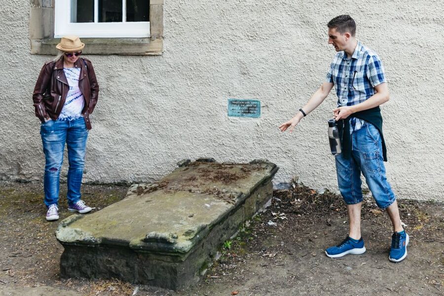 Edinburgh: Old Town and Underground Historical Tour - Scrooge, the Black Market, and literary Edinburgh