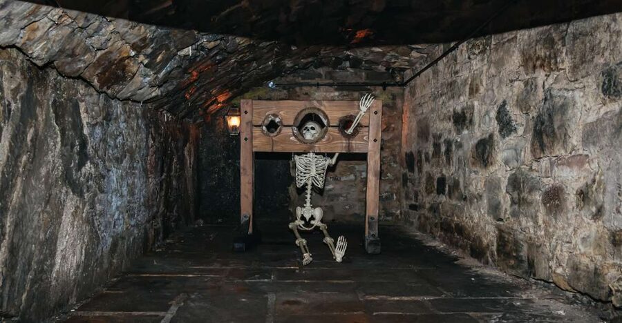 Edinburgh: Old Town and Underground Historical Tour - Why the guide makes the difference