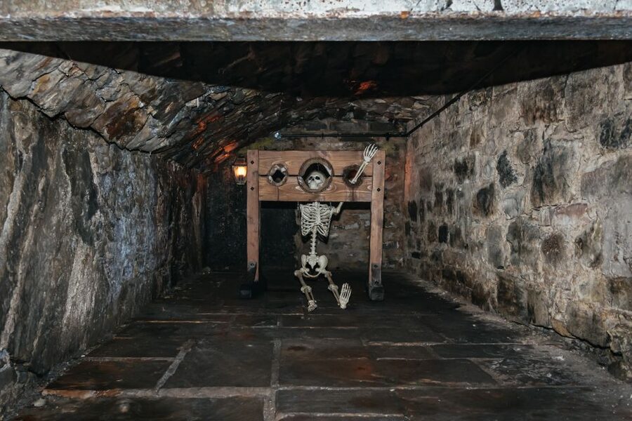 Edinburgh: Old Town and Underground Historical Tour - Going eight steps below Edinburgh