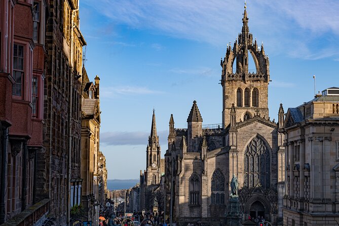 Edinburgh Old Town: Historical Guided Walking Tour - Why a walking tour suits Edinburgh Old Town