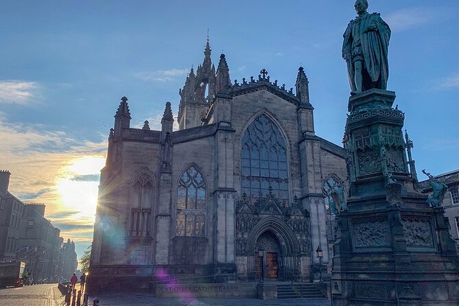 Edinburgh Old Town: Historical Guided Walking Tour - From the High Street at 10:30 am