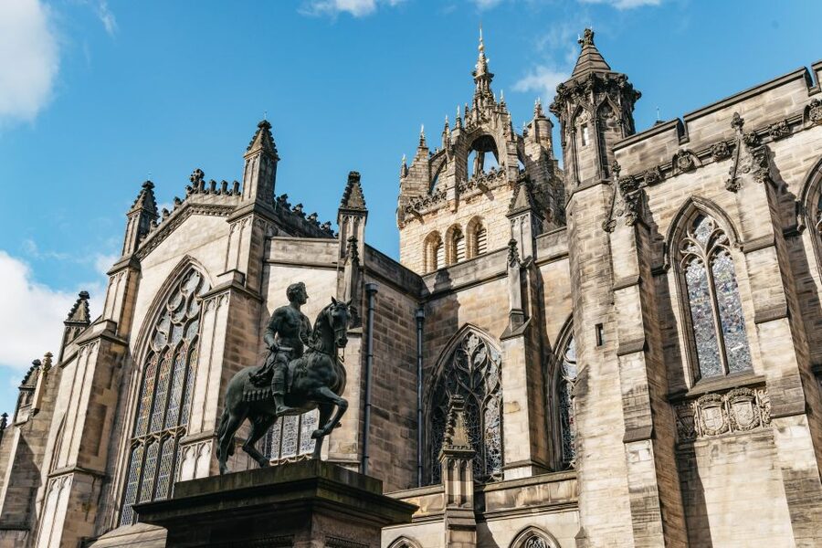Edinburgh: Old Town History and Tales Walking Tour - Mercat Cross and the public heart of old Edinburgh