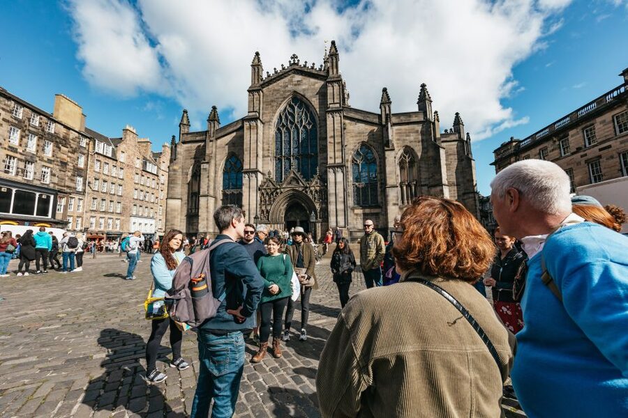 Edinburgh: Old Town History and Tales Walking Tour - The alleys and closes where Edinburgh feels most atmospheric