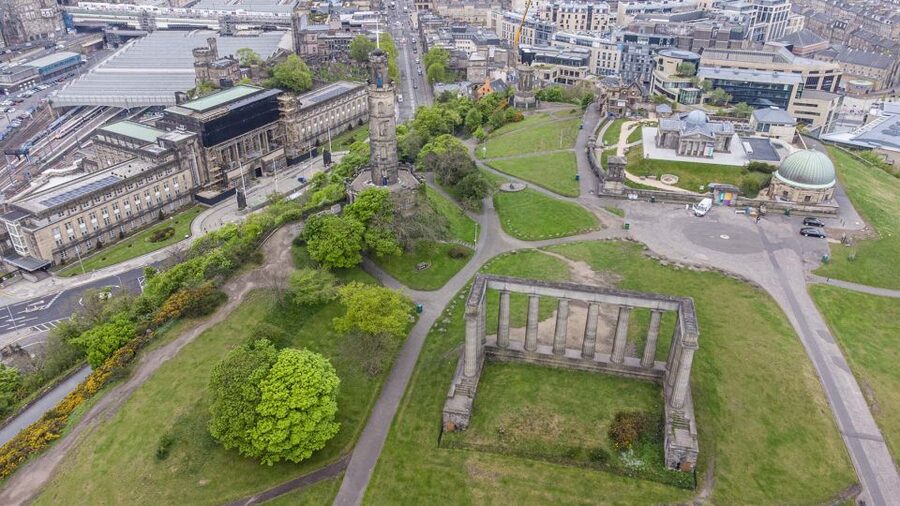 Edinburgh: Old Town History Walking Tour - Edinburgh Castle and stories that shaped Scotland