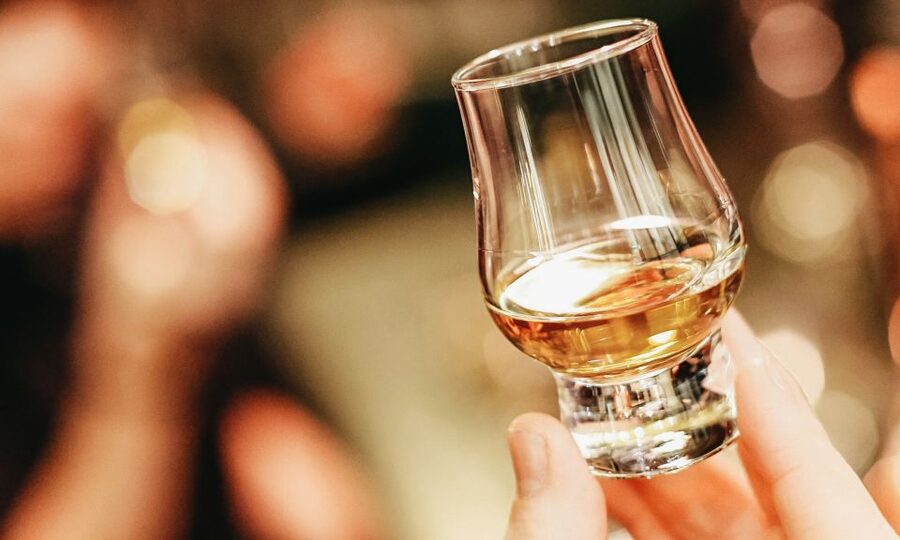 Edinburgh: Whisky Tasting with History and Storytelling - Hot Toddy, your evening base near the Royal Mile