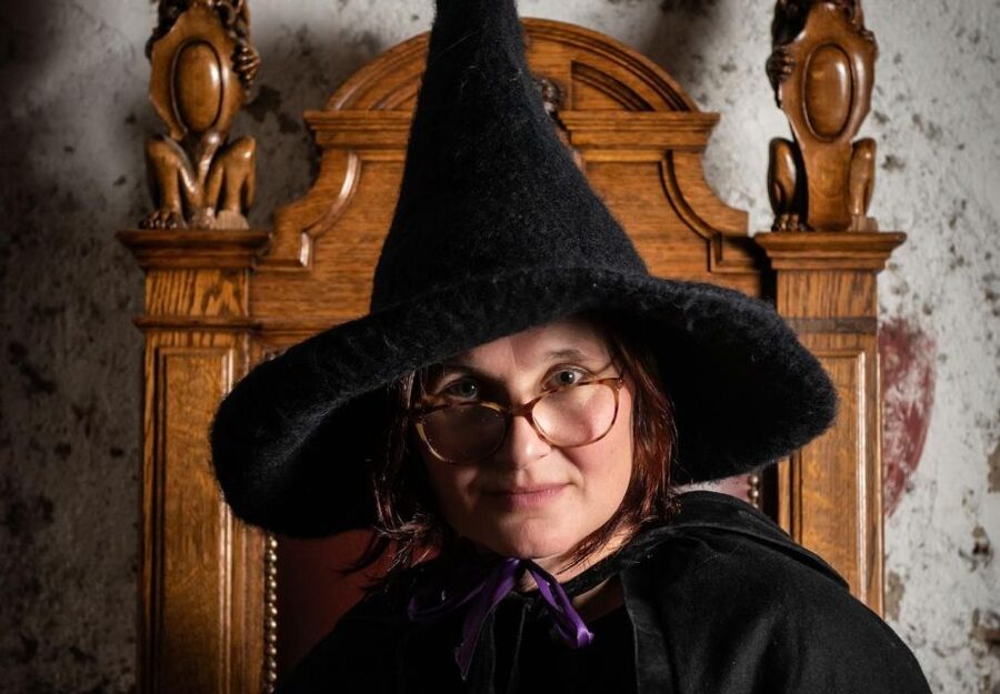 Edinburgh: Witches & Haunted History Walking Tour - Grassmarket and the story of Half-Hangit Maggie