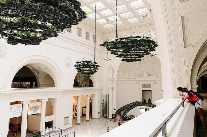 Field Museum of Natural History Admission Tickets - Free docent tours can improve a self-guided visit