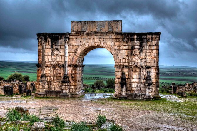 Full-day Historical Meknes Volubilis and Moulay Idriss Tour - Lunch and the cost of eating on the road