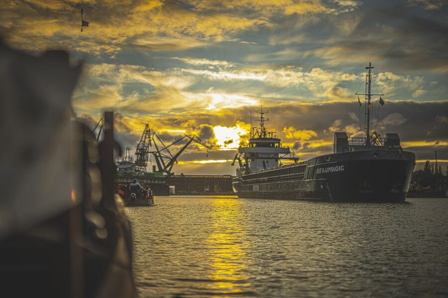 Gdańsk: Sunset Cruise on a Historic Polish Boat - The return through illuminated Gdańsk