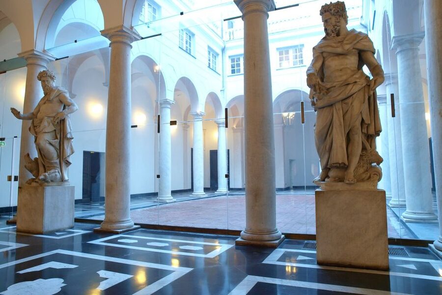 Genoa: 2-Hour Guided Walking Tour of the Historical Center - San Matteo Square and the Doria family