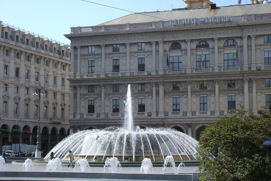 Genoa: 2-Hour Guided Walking Tour of the Historical Center - Follow the caruggi into Genoa’s medieval core