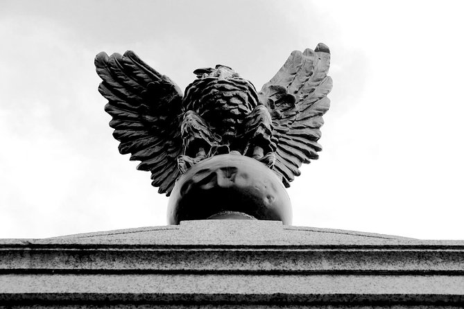 Genteel and Bard's Savannah Dark History and Ghost Encounter Walking Tour - Madison Square adds the shadow of war