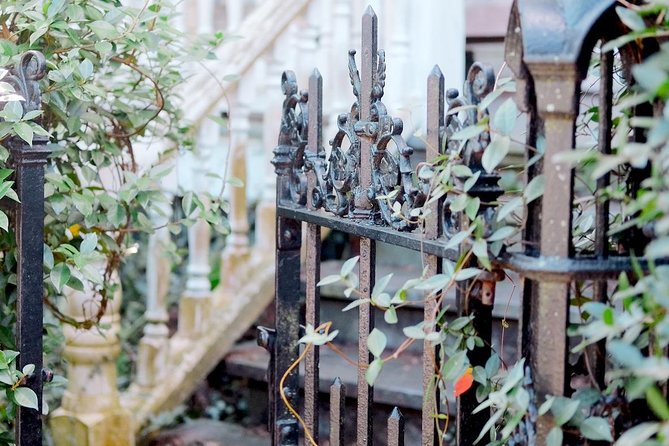 Genteel and Bard's Savannah History Walking Tour - How the audio equipment changes the walk