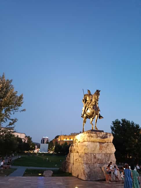 Guided tour in Tirana - discoveries, history, culture (in FRENCH) - Et’hem Bej Mosque and Bunk’Art 2