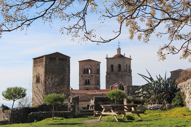 Guided Tour of Historic and Monumental Trujillo - Climbing toward Castillo de Trujillo