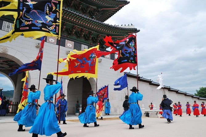 Hanbok Photoshoot and History Tour at Gyeongbokgung Palace - What you actually get for about $60