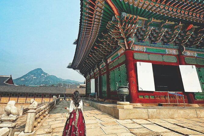 Hanbok Photoshoot and History Tour at Gyeongbokgung Palace - Tuesday changes the palace and neighborhood