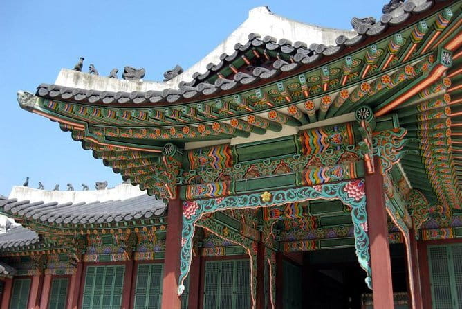 Hanbok Photoshoot and History Tour at Gyeongbokgung Palace - Group size, photography style, and comfort