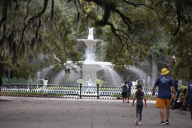 Heart of Savannah History Walking Tour - 2hr - Juliette Gordon Low’s home is an exterior stop
