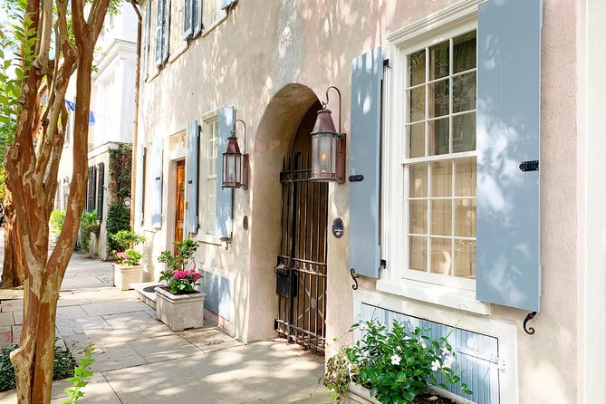 Hidden Alleyways and Historic Sites Small-Group Walking Tour - Rainbow Row and the classic Charleston view