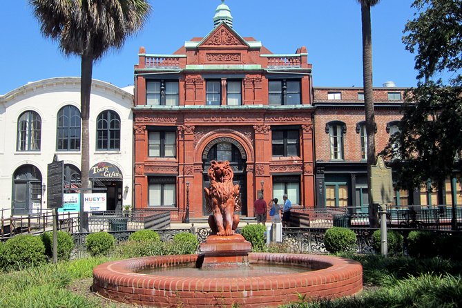 Historic Savannah Guided Walking Tour - Forsyth Park and the city’s public spaces