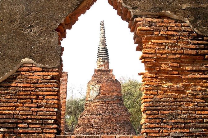 Historical City of Ayutthaya - Unesco Full Day Tour From Bangkok - Wat Phra Si Sanphet shows Ayutthaya’s royal side