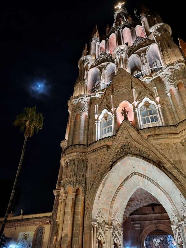 Historical & Cultural Walking Tour of San Miguel de Allende - El Nigromante and San Miguel’s creative side