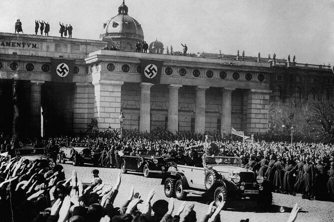 Historical Hitler Walking Tour of Vienna - Judenplatz and the scale of the Holocaust