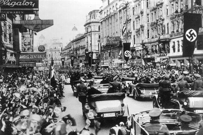 Historical Hitler Walking Tour of Vienna - What the guide adds to the experience