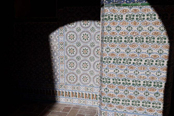 Historical Italica: Half-Day Guided Tour from Seville - Walking through the amphitheater and Roman houses