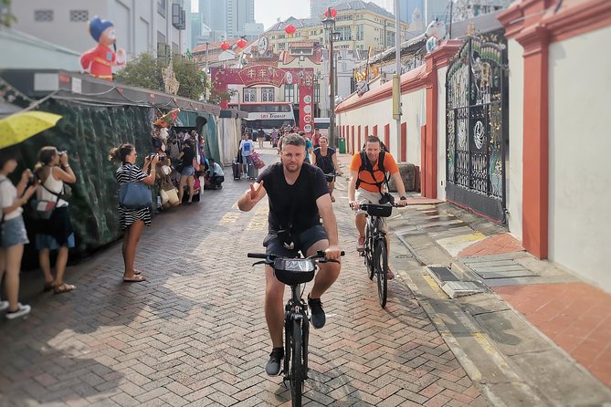 Historical Singapore Bike Tour on Full-Sized Bicycles - Chinatown’s Religious Mix and a Local Snack