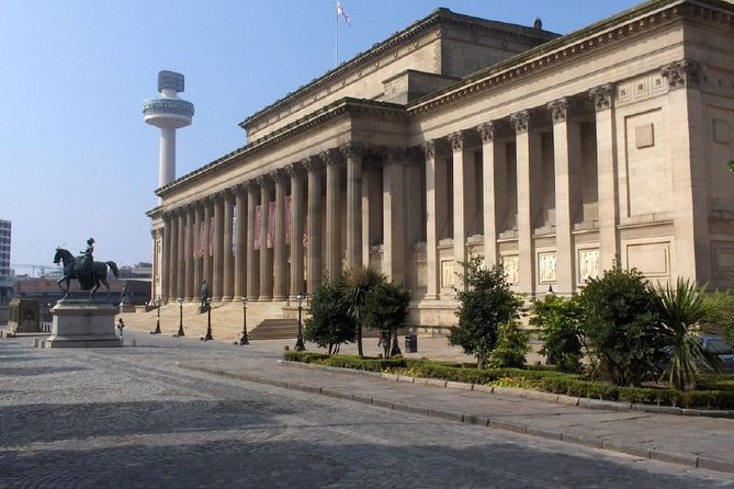 History Guided Tour of Liverpool and the Beatles - The Beatles Statue and the final photo stop