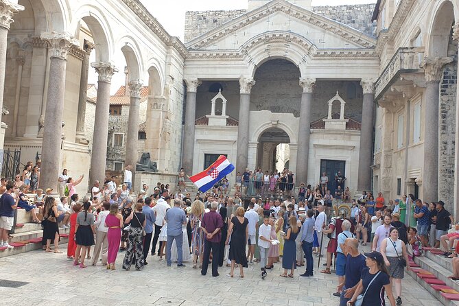 History Split Walking Tour in French -Small group - The palace substructures and what lies below the city