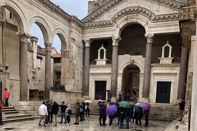 History Split Walking Tour in French -Small group - Riva Harbor: the palace facing the sea