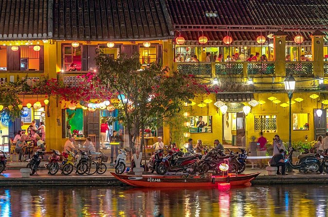 Hoi An Ancient Town - Night Market Street Food Walking Tours - Walking Through Hoi An Ancient Town