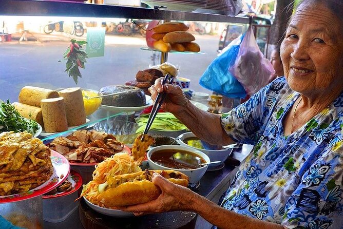 Hoi An Ancient Town - Night Market Street Food Walking Tours - Night Market Tasting and the First Food Stops