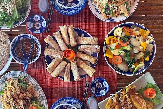 Hoi An Ancient Town Walking Street Food Tours with Night Market - Meeting your guide at 6:30 pm