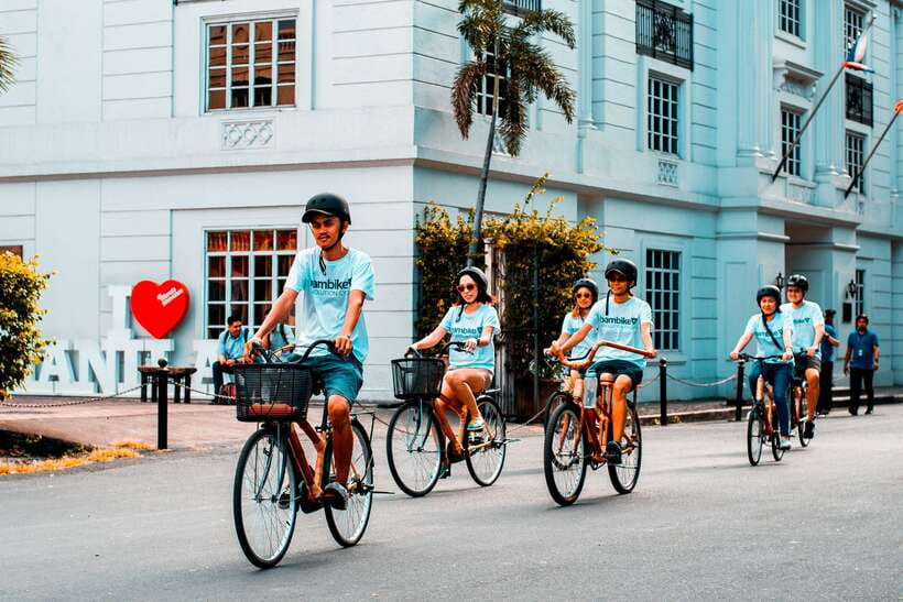Intramuros, Manila: Historical Bamboo Bike Tour - Manila Cathedral and Plaza de Roma